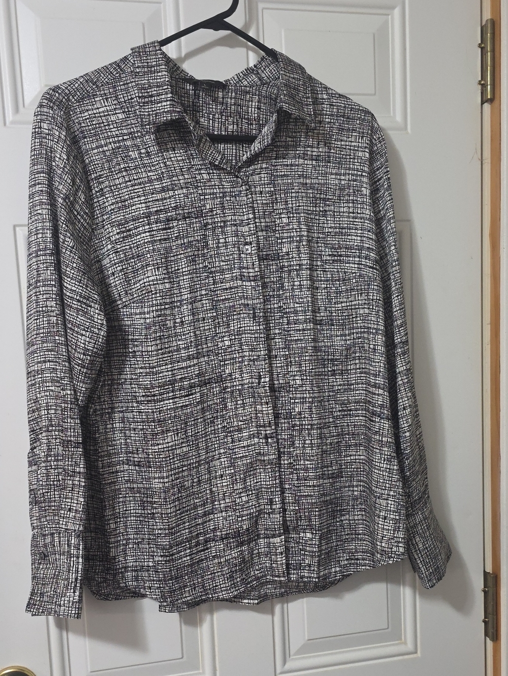 Banana Republic Black & White Textured Button-Down Shirt